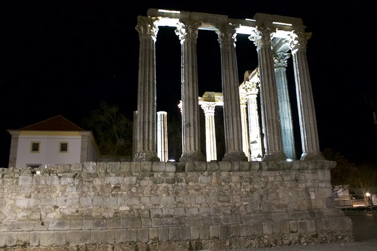 Introduction to évora