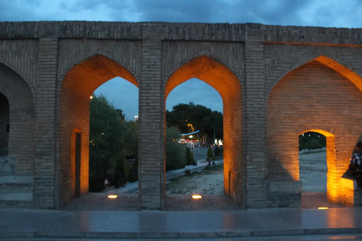 Si-o-se-pol Bridge