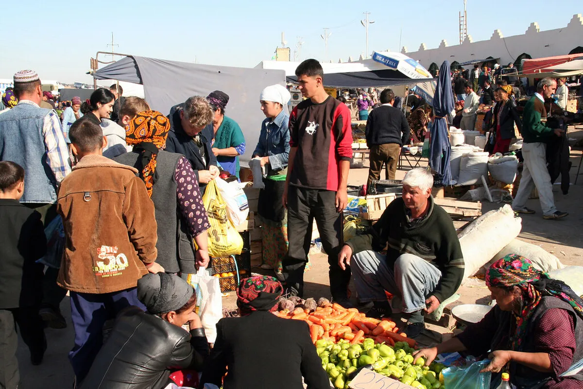 Tolkuchka Bazaar